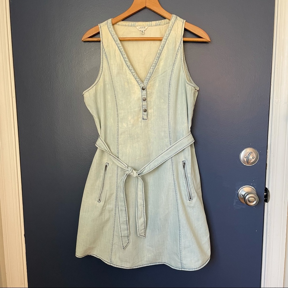 Sleeveless Chambray Dress with Buttons and Belt
